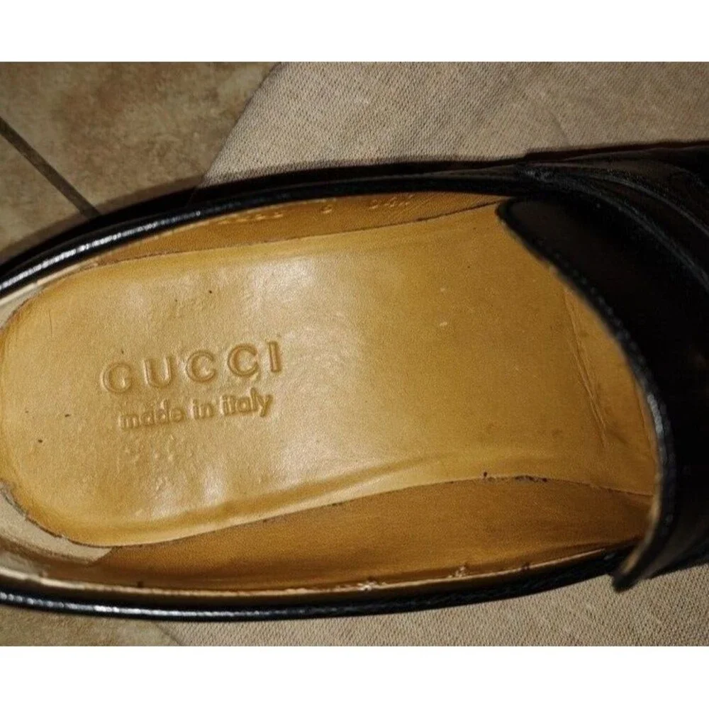 Mens Gucci Black Leather Gold Logo Loafers Mens US Size 6 & 2 additional insoles